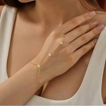 Pulsera elegante y sexy de mujer con flor de cuatro hojas de circonita cúbica - Pulsera de cadena de dedo multicapa apilable, joyería de moda versátil y ajustable para regalo, cita, fiesta, banquete de noche, boda, celebración, uso diario, Día de San Valentín, aniversario y cumpleaños - Pulsera de anillo micácea de circonita dorada - Ver 1