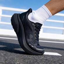 Under Armour 男士新款 Velociti 缓震长距离跑鞋 - 黑色 - 查看 3