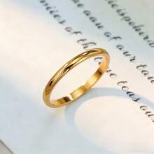 1枚素面不锈钢戒指，2毫米宽，不褪色，可水洗，经典情侣戒指，简约优雅男女通用戒指 - 金色 - 查看 8