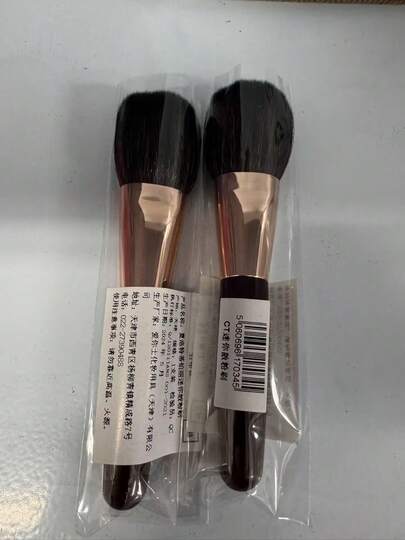  Charlotte Tilbury Mini Powder Brush