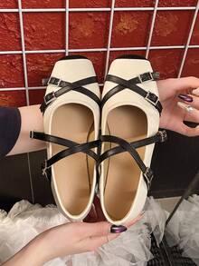 女款時尚極簡黑白交叉綁帶扣飾低鞋口平底白色平底鞋 - 白色 - 查看 2