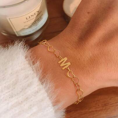 1 pieza Pulsera de cadena de acero inoxidable dorado con colgante de inicial simple en forma de corazón para mujeres