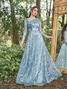 Faeriesty 优雅长袖正式晚礼服，采用层叠网纱和褶裥紧身胸衣设计，尽显高端精致，搭配透视长袖、高开衩层叠网纱裙摆和飘逸网纱拖尾，适合正式晚宴、婚礼宾客着装、新娘写真、红毯活动、春季奢华盛会等场合。 - 淺藍色 - 查看 7