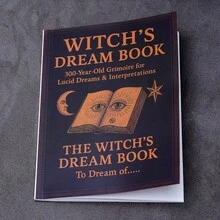 女巫之梦：300年历史的清醒梦与解梦魔法书，共47页，囊括了从A到Z的各种梦境含义。梦境被视为来自神秘领域的清晰讯息，需要做梦者解读。卡牌游戏 - 黑色 - 查看 6