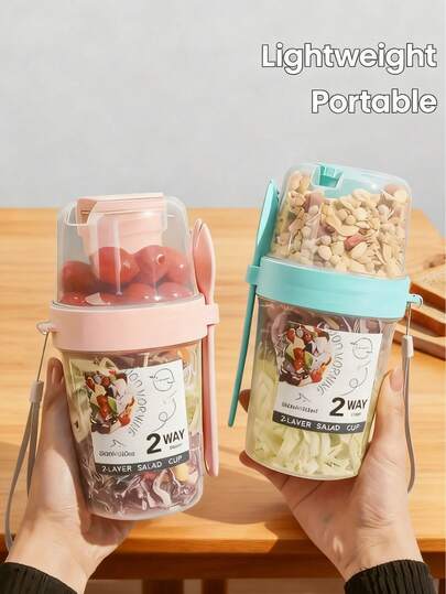 1 pièce Tasse à salade à double couche créative avec cuillère et couvercle, tasse à salade pour petit-déjeuner avec couvercle et cuillère, boîte à aliments pour petit-déjeuner, tasse à salade portable 2-en-1, tasse à salade de fruits et légumes réutilisable et portable, tasse à yaourt, tasse de régime, convient pour le yaourt, les céréales, l'avoine de nuit, les collations, applicable pour l'école, le bureau, la cuisine, les fournitures scolaires, la rentrée scolaire, peut également être utilisé comme cadeau unique, fête des mères