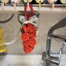 DIY玫瑰香皂制作套装，实用又有趣。手工制作的玫瑰香皂可用作车载空气清新剂或衣橱香氛，是伴娘礼物、教师节礼物、母亲节礼物或情人节礼物的理想之选。 - 彩色 - 查看 5