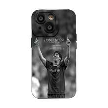 : campeón de fútbol, blanco y negro. Esta elegante funda es compatible con Samsung, Apple, VIVO, OPPO, , Transsion, ,  y Honor. Fabricada en silicona TPU, ofrece protección contra golpes y caídas, además de una sensación superior. Es un regalo ideal para familiares, amigos y seres queridos, y la opción perfecta para San Valentín y Año Nuevo. - Negro - Ver 2