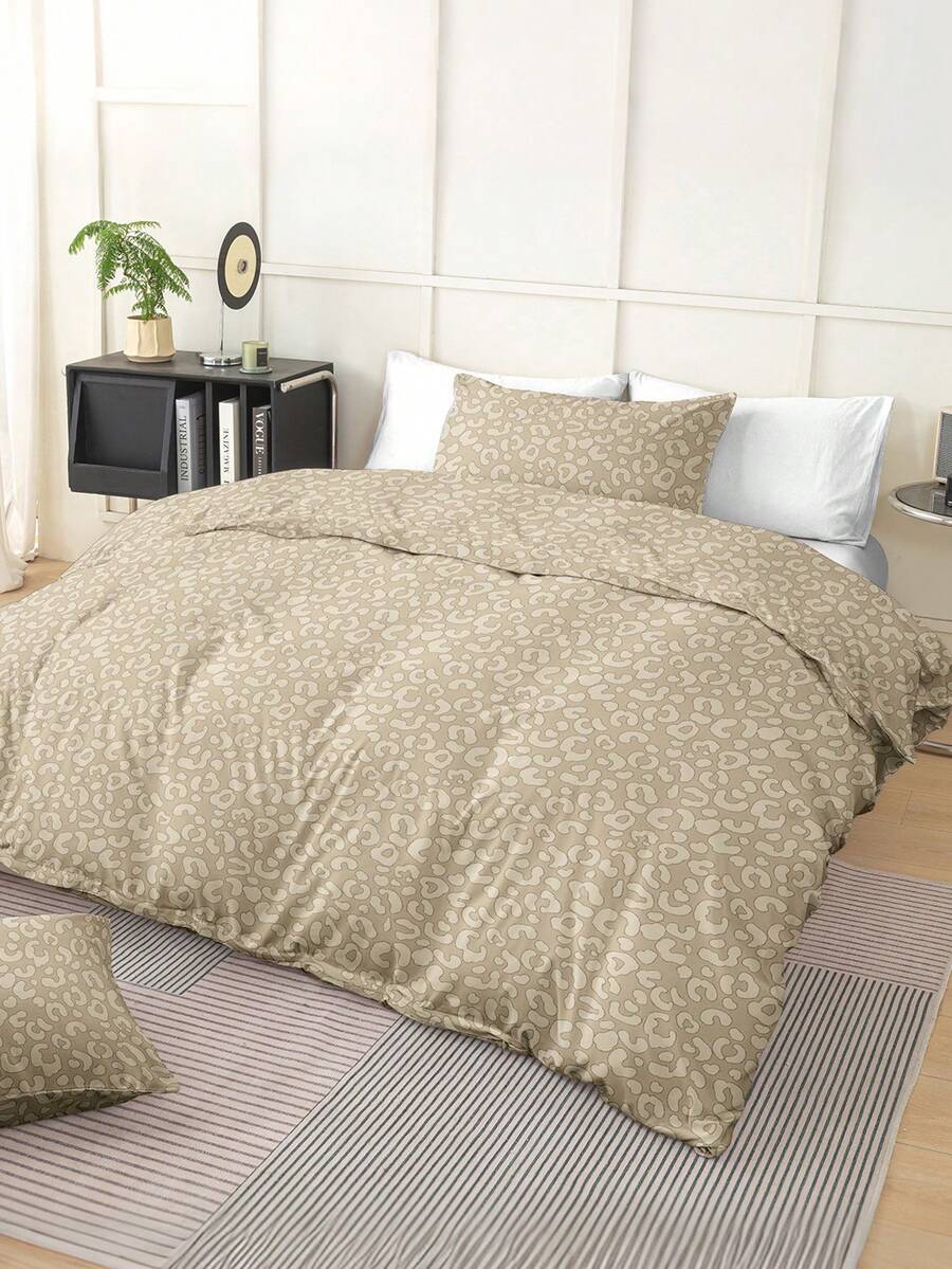 Bộ ga trải giường họa tiết da báo 3 món được làm từ chất liệu sợi siêu mịn cao cấp, cực kỳ mềm mại và thoáng khí, phù hợp cho mọi mùa, có thể giặt máy, không dễ phai màu, không xù lông, chống co rút, chống nhăn, trang trí phòng ngủ theo phong cách Bohemian/Farmhouse/Modern Minimalist thời trang, dễ bảo quản, phù hợp với giường cỡ King/Queen/Double/Single, lý tưởng cho nhà ở, ký túc xá, căn hộ, phòng khách, nhà nghỉ dưỡng, phòng cho thuê và làm quà tặng. - Nhiều màu - Xem 1