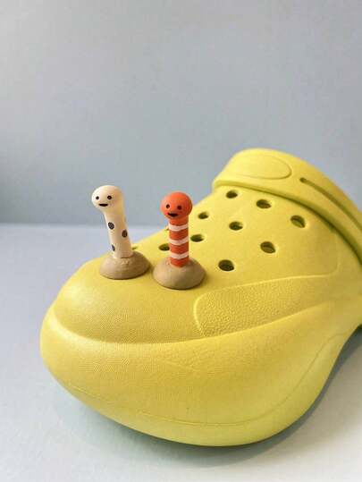 2件套卡通海洋动物系列斑点海鳗和条纹海鳗鞋饰，适用于镂空木屐、沙滩凉鞋