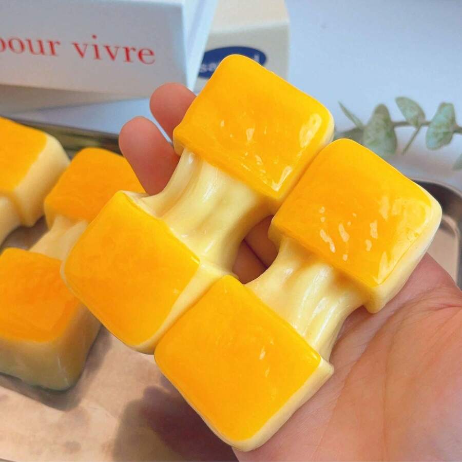 TABA品牌可爱软萌玩具，甜点造型，柔软果冻质地，保湿，趣味十足，是理想的礼物，适合办公室使用以缓解压力，可爱又美观。 - 彩色 - 查看 1