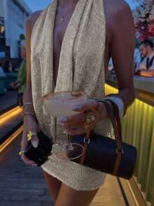 2026春夏新款卡其色针织罩衫连衣裙，采用针织面料，立领设计，修身剪裁，尽显休闲舒适与优雅曲线，适合约会、派对、海滩度假、海边休闲、日常通勤等场合，展现温柔优雅的气质。新年穿搭，优雅休闲，浪漫约会，时尚日常穿着，针织连衣裙。 - 卡其色 - 查看 10