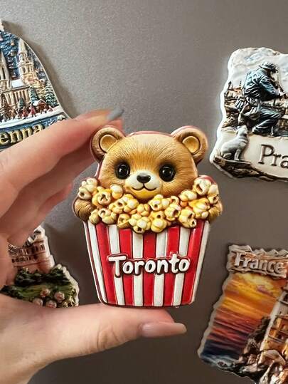 1个世界著名地标3D冰箱贴，包括伦敦肯辛顿宫、多伦多爆米花熊、英国皇冠柯基犬等图案，尺寸精准，高清印刷，适用于冰箱、办公室白板等多种场景，是理想的旅行纪念品，色彩缤纷的设计也适合家居装饰，是圣诞节、生日礼物的理想之选。