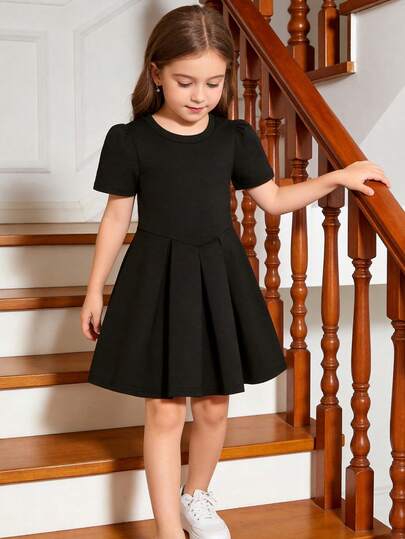 Young Girl's Casual Minimalist Retro Style Pleated Round Neck Puff Sleeve Black Dress, Suitable For Outdoor, Back To School, Commuting, Social Gatherings, Spring/Summer/Autumn