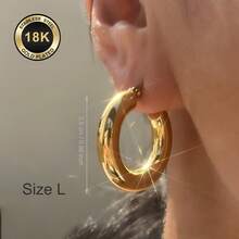Khuyên tai vòng nữ bằng thép không gỉ mạ vàng 18K, không gây dị ứng, nặng 83,48g, dày 5mm, trang sức thiết kế tối giản cổ điển thanh lịch và thời trang, phù hợp cho đeo hàng ngày, đi nghỉ lễ và dự tiệc. - Vàng - Xem 9