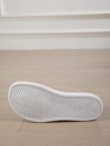 女士极简宽头滑板鞋，轻便防滑宽头运动鞋，时尚百搭宽头平底鞋，适合宽脚青少年休闲运动鞋，男女通用零落差宽头休闲鞋，为您的双脚提供舒适的空间。 - 卡其色 - 查看 8