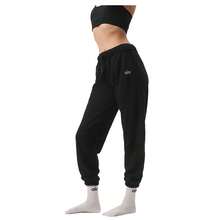 Alo Yoga Women's Accolade Sweatpants | Premium Heavyweight French Terry Fleece Joggers | Luxury Soft Brushed Interior Lounge Pants | High-Waisted Cuffed Bottom Sweatpants | Classic Streetwear Activewear Track Pants | Urban Fashion Cozy Slim Fit Joggers With Chrome Logo - 黑色 - 查看 6