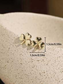 1 Pair Minimalist Classic Clover Hollow Heart Clover Earrings, Suitable For Women's Daily Wear, Great For St. Patrick's Day - Earrings - View 3