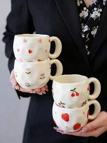 1个樱桃草莓陶瓷马克杯，杯身采用不规则浮雕设计，可用作早餐咖啡杯、卡布奇诺杯、下午茶杯、红茶杯，大容量水杯，是送给女朋友、母亲节或结婚的理想礼物。 - 彩色 - 查看 3