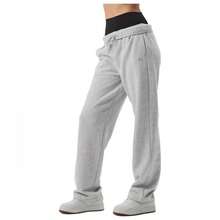 Alo Yoga Women's Accolade Straight Leg Sweatpant | Premium Heavyweight French Terry Fleece Track Pants | Soft Brushed Interior Loose Fit Lounge Pants | High-Waisted Open Bottom Luxury Joggers | Urban Fashion Wide Leg Cozy Sweatpants | Minimalist Streetwear Trousers With Chrome Logo - Heather Grey - View 5