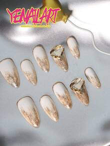 10件套圣诞主题美甲贴片，欧式风格，金色、白色、肤色边缘渐变，闪粉点缀，3D立体心形水钻装饰，优雅全覆盖亚克力美甲贴片，色彩丰富，魅力十足，手工制作圣诞美甲贴片，优雅设计，适合女性和女孩参加派对、婚礼和日常佩戴，包含工具包，是送给女性和女孩的绝佳礼物。 - 金色 - 查看 5