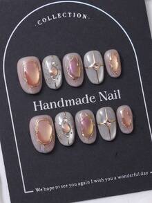 10片/套，欧美手工短椭圆美甲贴片，Y2K浅粉色系，3D手工金箔压纹线条，手绘渐变细闪猫眼美甲装饰。包含1片果冻胶和1把指甲锉。完美适用于日常佩戴，也适合科切拉音乐节派对装扮，是美甲贴片和美甲护理的理想之选。手工制作的美甲贴片。 - 淺粉色 - 查看 1