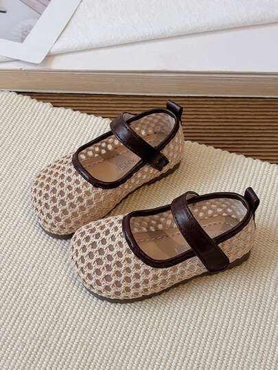 1 Pair Girls' Summer New Princess Style Fashion Hollow Lace Breathable Hook And Loop Flat Sandals, Fashionable Lightweight Comfortable Cute Sandals For Little Girls, Suitable For Daily Wear, Parties, Outdoor, School, Vacation