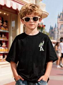 Disney Apparel, This Boy's T-Shirt Features A Double-Sided Toy Story Woody Cartoon. This Soft And Breathable Short Sleeved Round Neck T-Shirt Is Perfect For Spring And Summer Wear, Making It An Ideal Choice For Daily Wear, Vacation And Leisure, Outdoor Exploration, School Life, And Shopping Trips. It Is Also An Excellent Gift For The Same Boy And Girl. Every Child Deserves One. - Noir - Voir 2