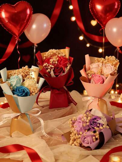 这款时尚人造花束包含人造玫瑰和满天星，配有花束包装纸和保鲜剂，美观又方便，适合作为生日或周年纪念礼物送给爱人、母亲、闺蜜、同学或朋友，也可作为母亲节、情人节、结婚纪念日、感恩节、节日派对家居装饰或毕业礼物，适合各种送礼场合和收礼人。