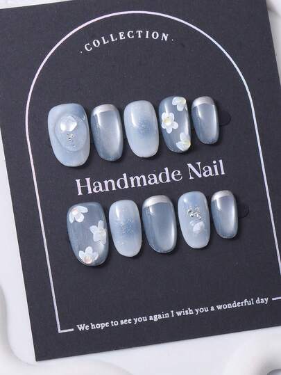 10片/套，欧美手工短椭圆美甲贴片，Y2K浅蓝色风格，3D手工透明压片，手绘渐变花朵，搭配精致闪粉猫眼设计，打造美甲装饰。套装包含1片果冻胶和1把指甲锉。完美适用于日常美甲，也适合科切拉音乐节派对等场合的装扮，是美甲贴片和美甲护理的理想之选。