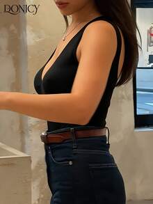 DONICY Camiseta de tirantes finos negra de escote en V para mujer, top minimalista y sexy, blusa ajustada y versátil - Negro - Ver 5