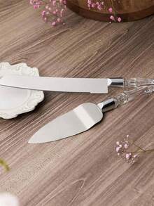 2件套婚礼蛋糕切割套装，包括不锈钢蛋糕刀和带亚克力水晶手柄的蛋糕铲，适用于婚礼、新娘送礼会、周年纪念、乔迁之喜、生日等各种场合。 - 查看 8