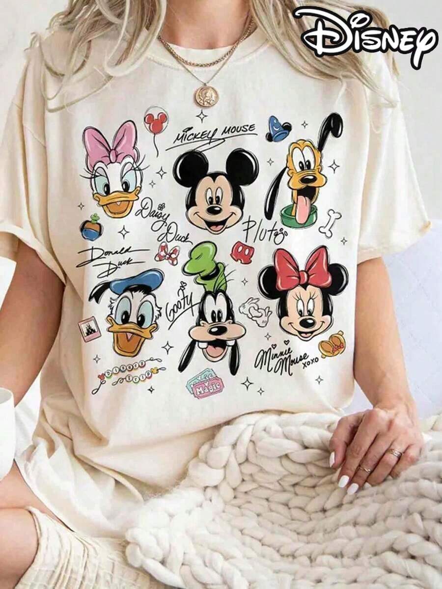 This -Licensed Women's Summer Cotton T-Shirt Features A Relaxed  Print On The Front, Themed Around  2026 Travel Theme, Creating A Lively Party Atmosphere. Perfect For Taking Photos At Disneyland, As A Travel Souvenir, For Everyday Casual Wear, Or For Matching Family Outfits. It Also Makes An Ideal Valentine's Day Gift For Friends And Family. Men's And Women's Clothing, New Spring Style, Comfortable And Skin-Friendly, Suitable For Outdoor Wear. - Màu be - Xem 1