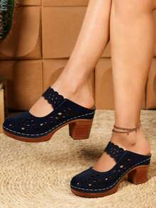 Retro-Style Openwork Chunky Heel Mules - Comfortable Slip-On Closed-Toe Chunky Heel Sandals For Women ✨ Retro Style Is Back! Exquisite Openwork Design, Breathable And Sophisticated. Chunky Heel + Platform Design Instantly Makes Legs Look Longer. Comfortable For Long Wear, Suitable For Daily Commutes/Dates. Mule Style, Super Convenient Slip-On, A Blessing For Lazy People! Multiple Colors Available: Classic Black, Soft Khaki, Retro Brown, Navy Blue, Covering Your Spring And Summer Outfits ✅ Versatile And Flattering ✅ High-Quality Feel ✅ Enhanced Comfort  #Retrosandals #Mules #Chunkyheels #Springfashion #Womenssshoes #Everydayfashion - 藍色 - 查看 1