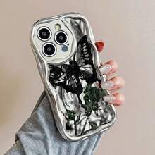 Diseño artístico de mariposa negra. Esta elegante funda es compatible con los modelos  16, 15, 14 Pro Max, 13, 12, 11, XR y XS Plus. Fabricada en silicona TPU, ofrece protección contra golpes y caídas, además de una sensación superior. Es un regalo ideal para familiares, amigos y seres queridos, y una elección perfecta para Navidad. cubiertas, funda de teléfono, fundas de teléfono, funda de , funda de  17 pro, funda de  16, navidad, funda de  17 pro max, funda de  17, fundas de , funda de  15,  17 pro max, fundas para , funda de  16 plus, regalos de navidad, funda de  13, funda de teléfono de navidad, funda de  16 pro, funda de teléfono  15, funda de teléfono  13, funda de  61, rosa, funda de teléfono rosa, regalos, malvado, regalos para mujeres, funda de teléfono linda, regalos para hombres, funda de teléfono negra, regalos para hombres - Plateado - Ver 3