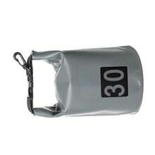 Una bolsa impermeable para exteriores de color gris con capacidad de 30 litros para rafting en la playa, con diseño de un solo hombro. - Gris - Ver 8