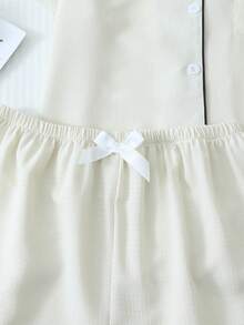 2件組女款夏季純色對比飾邊翻領口袋愛心短袖鈕扣上衣與蝴蝶結短褲睡衣套裝 - 白色 - 查看 6