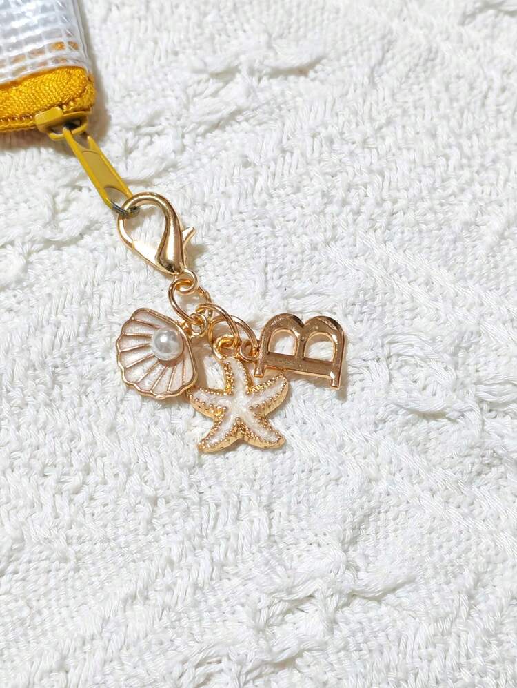 1 nyckelring i bohemisk stil med gyllene bokstäver och dekorationer av snäckor och sjöstjärnor, bokstäver från A till Ö – perfekt för semester- och strandteman. Perfekt present eller dekoration för ryggsäckar, handväskor och väskor! En utmärkt present till vänner, klasskamrater och nära och kära. - Guld - Visa 10