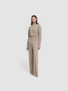 Tramas+ Women's Beige High Neck Crop Top, 4x2 Ribbed Knit, Ideal For A Comfortable And Versatile Look, Premium Polyester And Viscose Composition, Available In Sizes S To XL, Perfect To Combine With Trousers And Sweatshirts, Plain Color Design For A Sophisticated And Modern Style, Elastic Material For Greater Comfort And Perfect Fit. - Beige - View 3