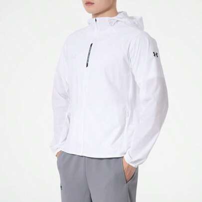 Under Armour Bộ đồ thể thao nam dệt kim có mũ trùm đầu, kiểu dáng tối giản, nhẹ và thoải mái, thích hợp cho hoạt động ngoài trời hoặc du lịch.