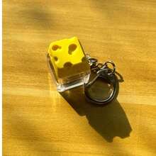 1 pezzo Giocattolo antistress a forma di formaggio carino, tester per tastiera meccanica, giocattolo antistress a molla creativo e innovativo. Ciondolo per tastiera meccanica a forma di formaggio carino, ciondolo antistress a forma di formaggio stampato in 3D, ciondolo antistress per tastiera da ufficio, accessorio antistress per adolescenti, semplice giocattolo antistress, può essere usato come portachiavi o portachiavi per auto, adatto come regalo per compleanni, San Valentino e Capodanno, ottima scelta per gli amici - Giallo - Visualizzare 5