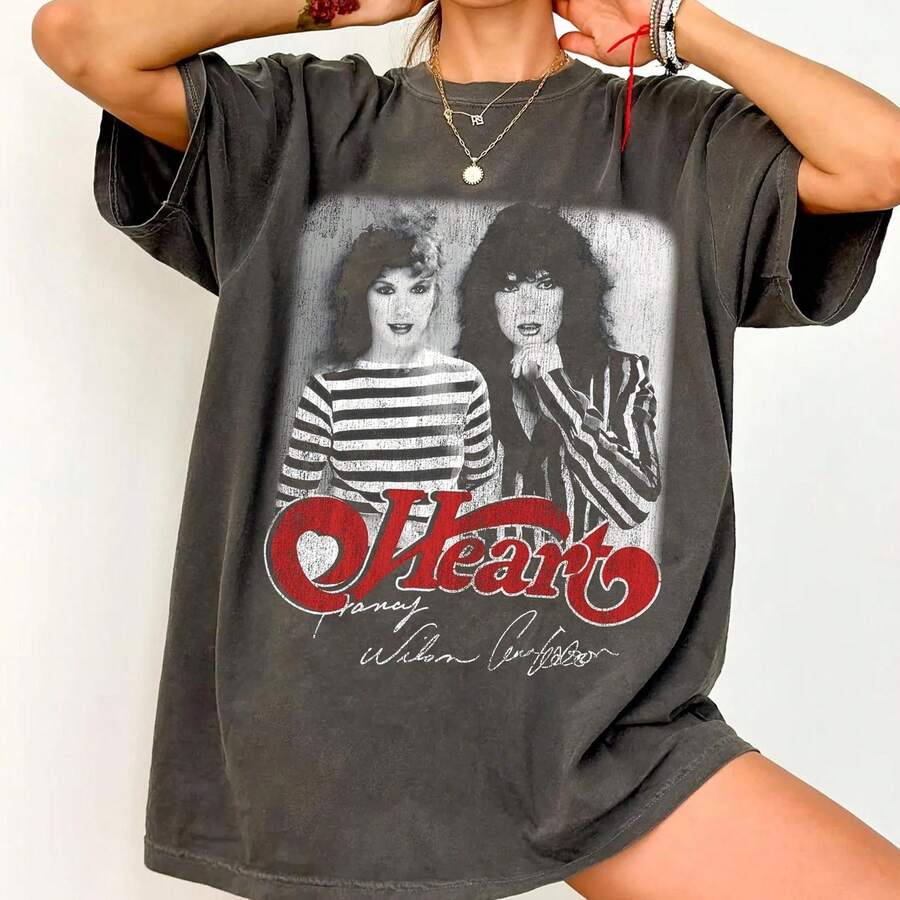 ComfortColors 80s Heart Band Shirt Vintage Rock Graphic Tee 70s Retro Rock And Roll T-Shirt Music Lover Gift Classic Ba - 黑色 - 查看 1