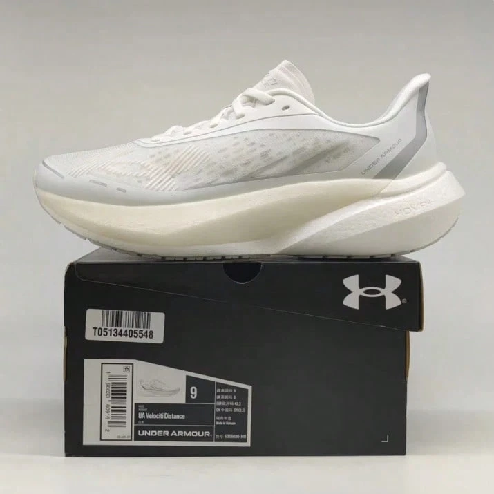Under Armour Giày chạy bộ Velociti Distance Cushioned mới dành cho nam, thích hợp làm quà tặng cho bạn trai hoặc người thân.