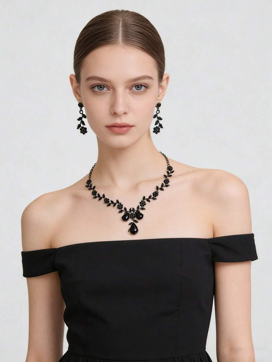 Bộ trang sức 3 món: Hoa tai + Dây chuyền, thiết kế hoa văn đính đá đen, tượng trưng cho tình yêu huyền bí, thích hợp để đeo hàng ngày và làm quà tặng ngày Valentine.
