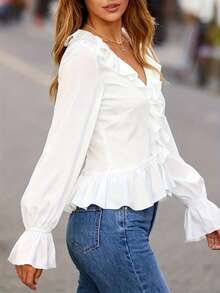 Blusa tejida elegante de mujer con cuello en V profundo y volantes, con volantes en los puños y el bajo en blanco - Blanco - Ver 6