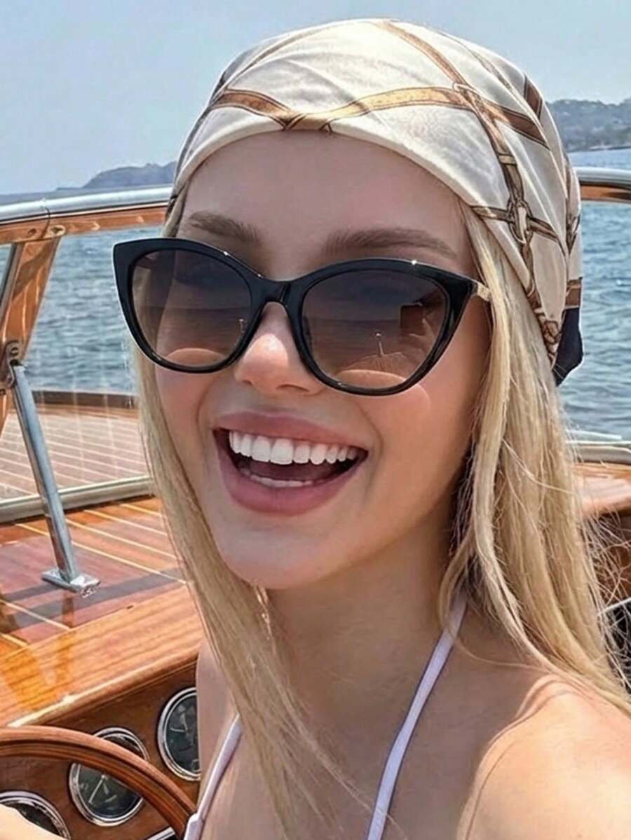 2026 New Retro Chic Cat Eye Fashion Glasses, Fashionable And Versatile For Women - Black - View 1