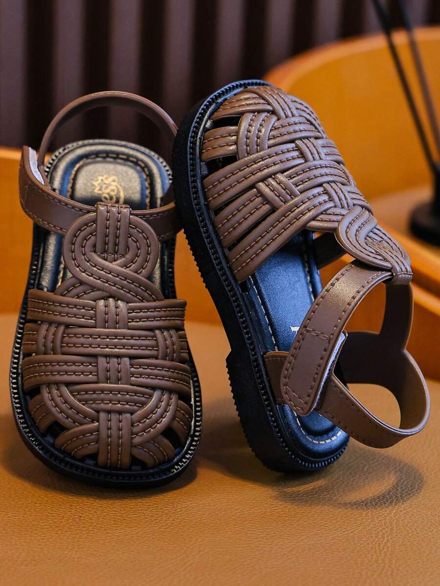 2026夏季新款儿童凉鞋，简约时尚闭趾防撞保护趾沙滩凉鞋，适合幼儿和小童，百搭休闲 - 棕色 - 查看 1