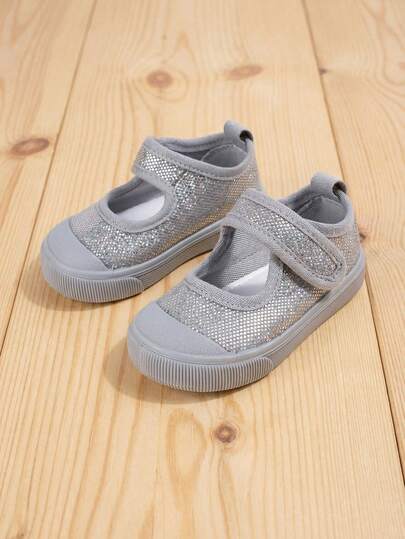 1 Pair New Style Girls' Sliver Gray Stylish Simple Princess Style Sneakers With Glossy Fabric, Round Toe, Soft And Flat Bottom, Comfortable, Breathable, Lightweight And Casual Baby Shoes, Suitable For Cultural Performances, Birthday Parties, Park Walks And School Outfits, Spring And Summer