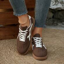 1双女士条纹拼接低帮休闲鞋，年轻时尚街头风，绒面革系带平底运动鞋，百搭舒适，适合日常穿着 - 棕色 - 查看 6