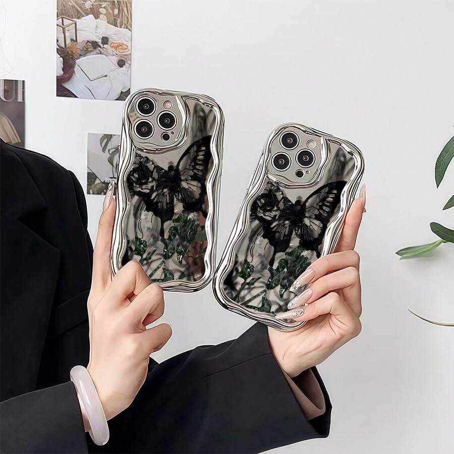 Diseño artístico de mariposa negra. Esta elegante funda es compatible con los modelos 16, 15, 14 Pro Max, 13, 12, 11, XR y XS Plus. Fabricada en silicona TPU, ofrece protección contra golpes y caídas, además de una sensación superior. Es un regalo ideal para familiares, amigos y seres queridos, y una elección perfecta para Navidad. cubiertas, funda de teléfono, fundas de teléfono, funda de , funda de 17 pro, funda de 16, navidad, funda de 17 pro max, funda de 17, fundas de , funda de 15, 17 pro max, fundas para , funda de 16 plus, regalos de navidad, funda de 13, funda de teléfono de navidad, funda de 16 pro, funda de teléfono 15, funda de teléfono 13, funda de 61, rosa, funda de teléfono rosa, regalos, malvado, regalos para mujeres, funda de teléfono linda, regalos para hombres, funda de teléfono negra, regalos para hombres - Plateado - Ver 1