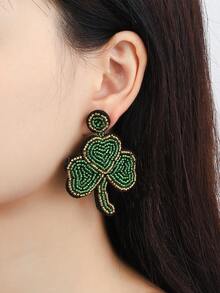 一对绿色三叶草和串珠手工编织耳环，圣帕特里克节耳环 - 彩色 - 查看 2